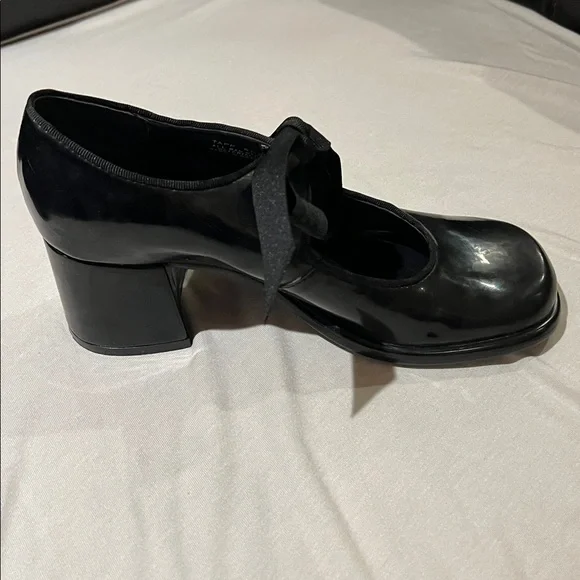 Vintage Steve Madden Square Black Heel with Bow Detail - Picture 4 of 4